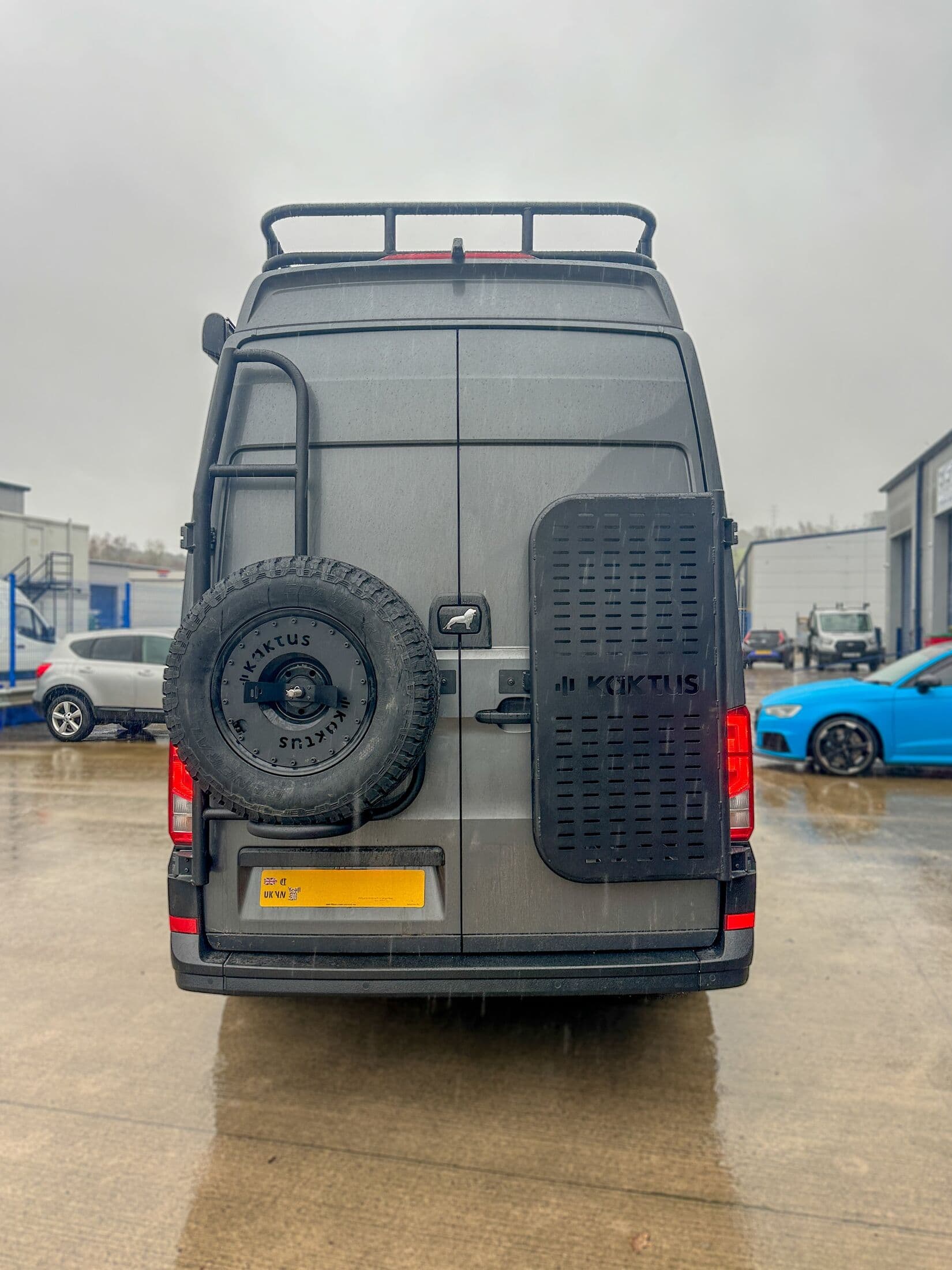 Tubular rear rack with wheel carrier and expedition box